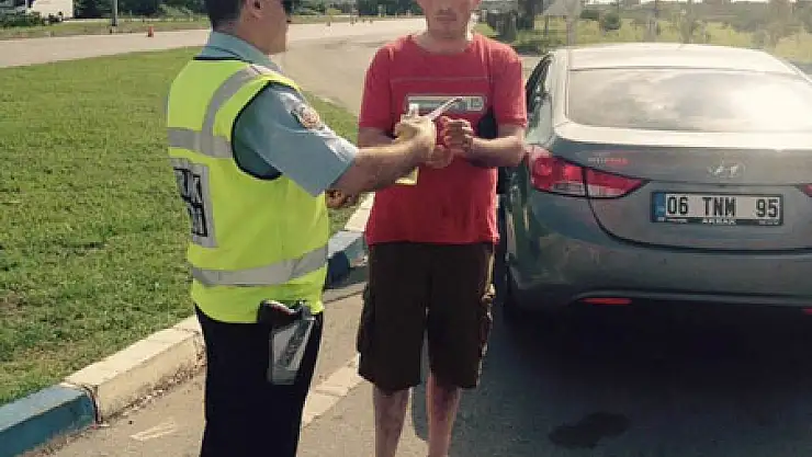 Trafik Polisleri Kazalara Karşı Broşür Dağıttı