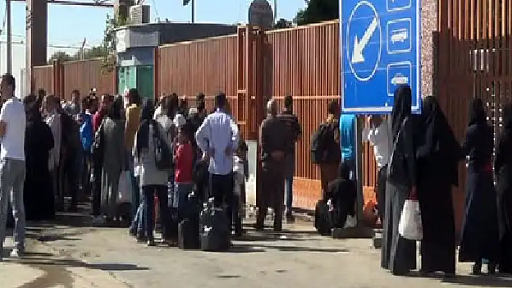 Sınırda Suriyelilerin dönüş yoğunluğu!