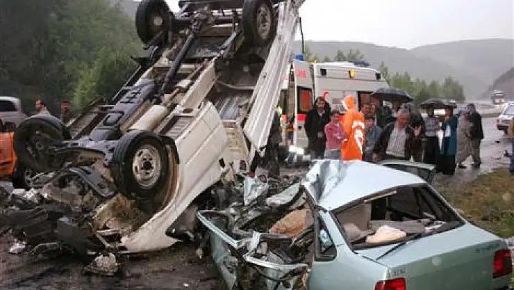 5 Kişinin ölümüne sebep olan sürücüye 8 yıl 4 AY hapis