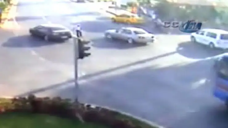 Trafik kazaları MOBESE'ye takıldı