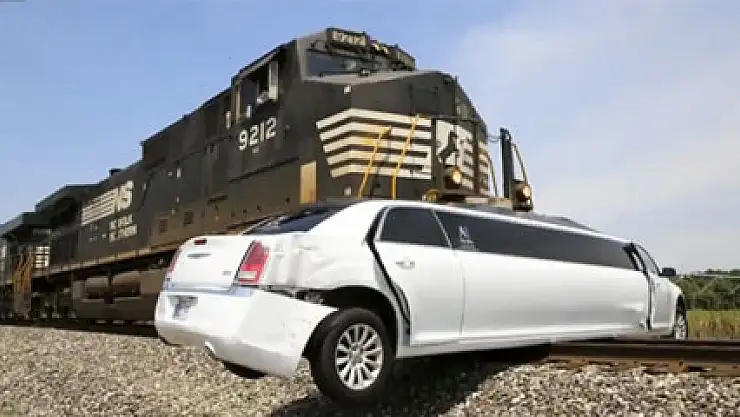 Tren limuzini biçti!