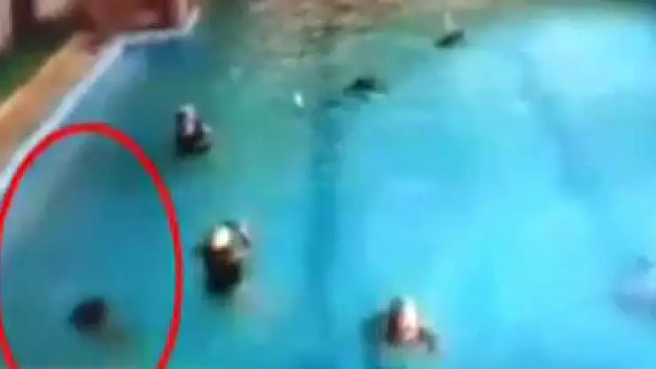 Herkesin gözü önünde...