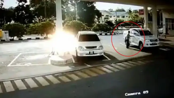 Akaryakıt istasyonundan aracı böyle çaldılar!