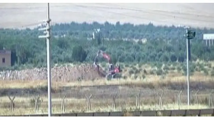 Türkiye mevzi yaptı, IŞİD hendek kazdı