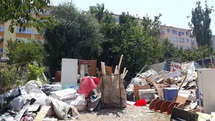 Operasyonda polise ve askere ait malzemeler bulundu