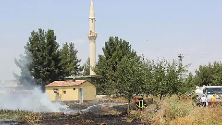 Arı kovalarken az daha köy yanıyordu