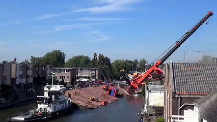 Dev vinçler devrildi: 20 yaralı