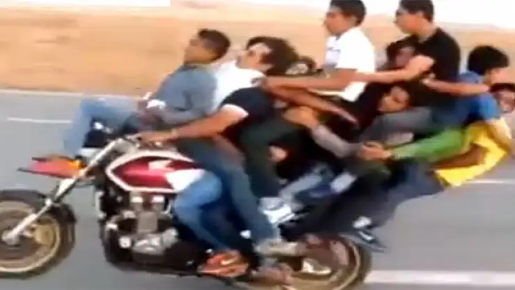 Bir motosiklete kaç kişi binebilir?