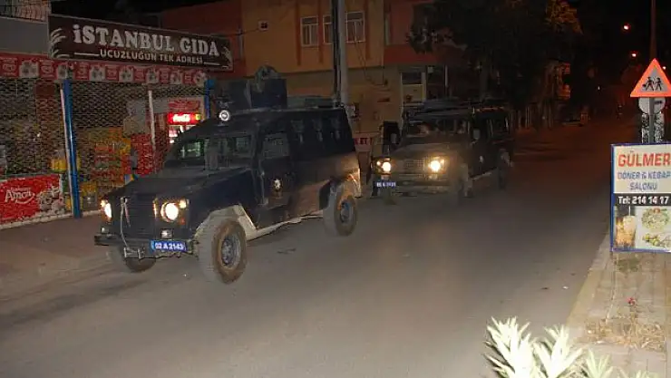 Vali konağı yakınlarında atılan havai fişek paniğe neden oldu