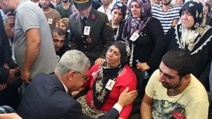 Şehit annesi: 'Ben de Kürt'üm, analar ağlıyor, yazık günah'