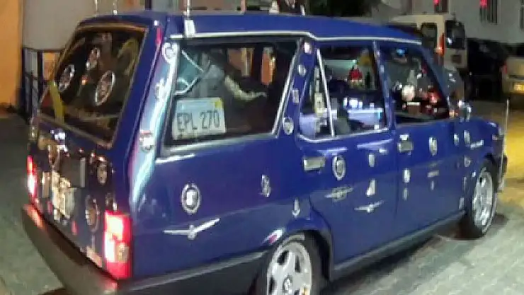 Etiket otomobil polisi bile şaşırttı