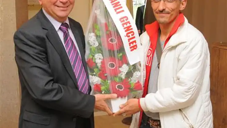 Gençler halı saha istedi