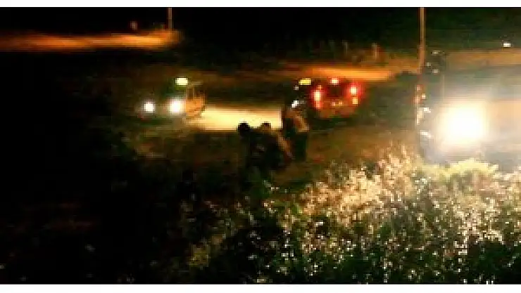 Taksiler sabaha kadar mülteci taşıyor