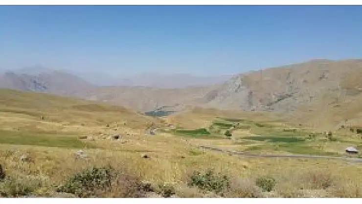 Hakkari-Çukurca karayolu sekiz gündür ulaşıma kapalı