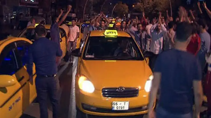 Taksiciler terörü protesto etti!
