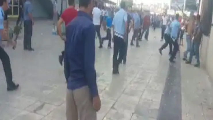 Otogarda bıçaklı-sopalı kavga