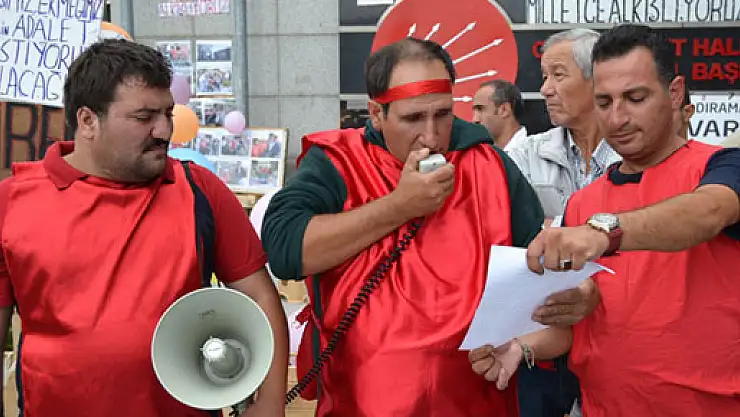Sarıyer Belediyesi işçilerinden CHP binası önünde protesto