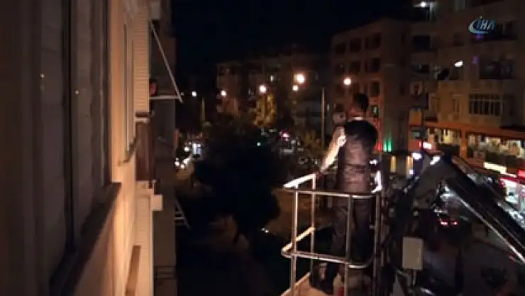 Evlilik teklifi için vinç kiralayıp 25 kişilik ekip kurdu