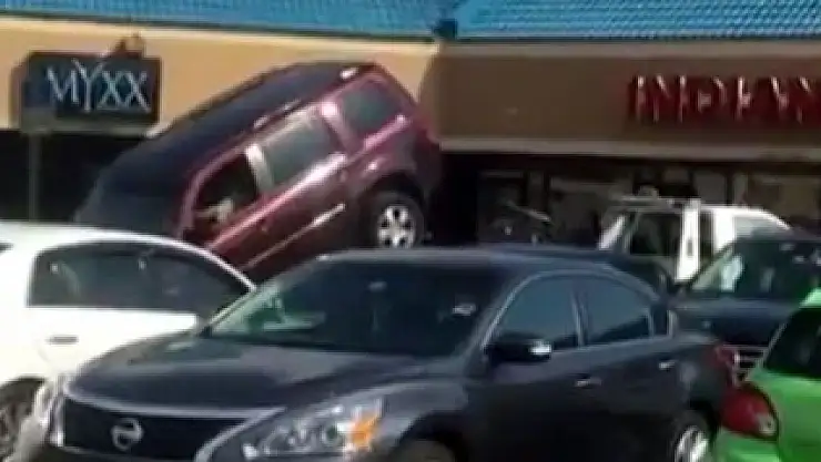 Aracının çekilmemesi için her şeyi denedi