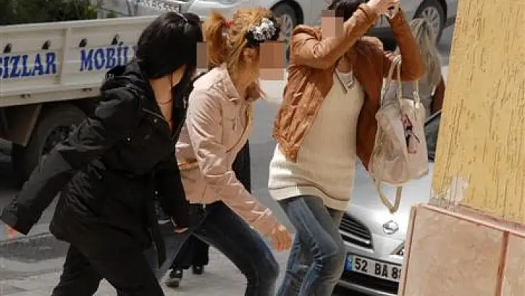 Mağazada hırsızlık yapan 3 genç kız yakalandı