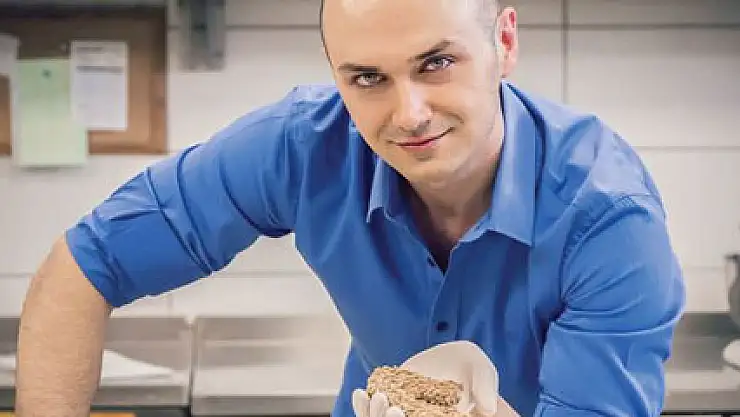 Binlerce kadın her gün onunla beraber baklava açıyor, börek pişiriyor