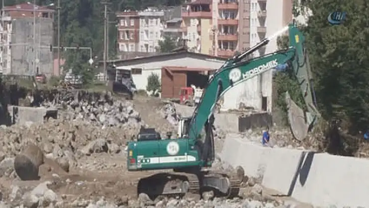 Hopa'da yaralar sarılmaya çalışılıyor