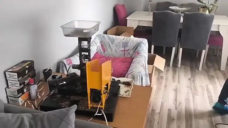 4 ayrı ev adeta sigara imalatına çevrilmiş