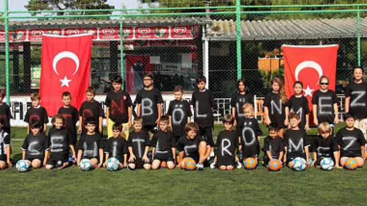 Minik Futbolcular'dan Teröre Tepki