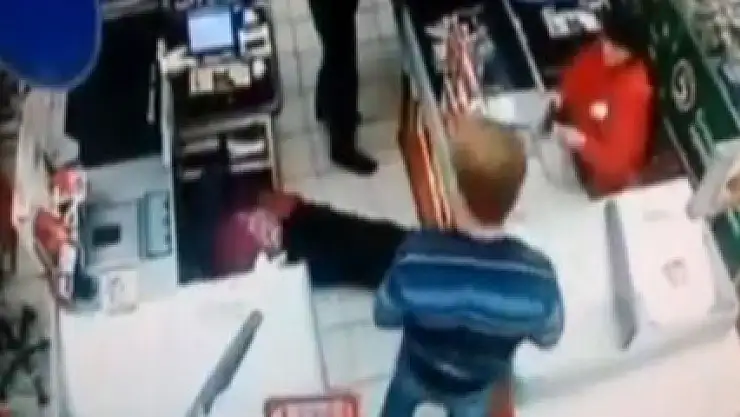 Yaşlı kadına beyin sarsıntısı geçirten yumruk