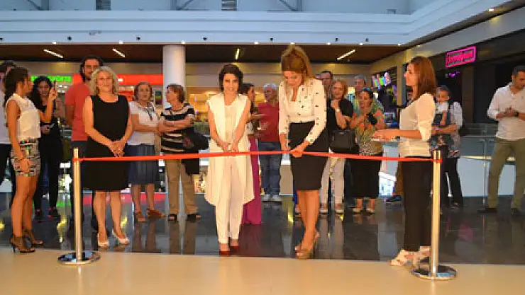 Samsun Piazza'da Melda Gür'ün Resim Sergisi Açıldı