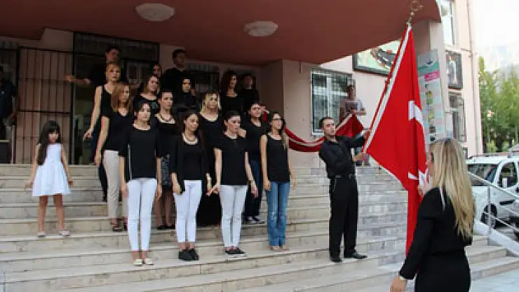 Sessiz istiklal marşı