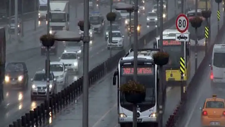 İstanbul sağanak yağmura teslim oldu