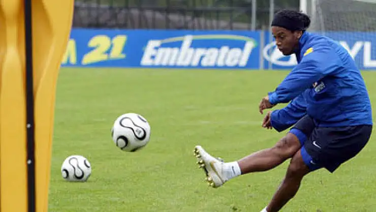 Ronaldinho'nun sözleşmesi feshedildi