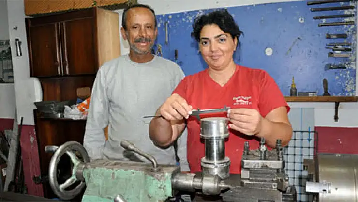 Eşine yardıma gitti usta oldu