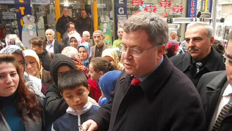 'RAM' yardım açılış izdihamı