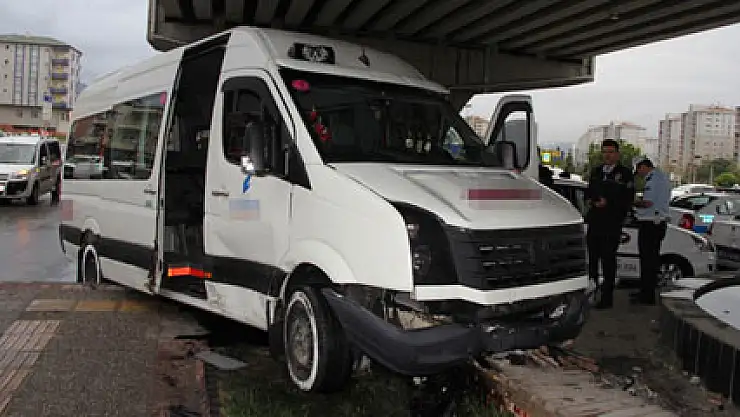 Öğrenci servisi kaza yaptı: 5 yaralı