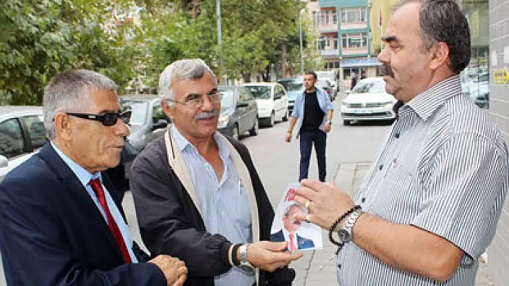Görme engelli adayın emekli maaşıyla seçim kampanyası