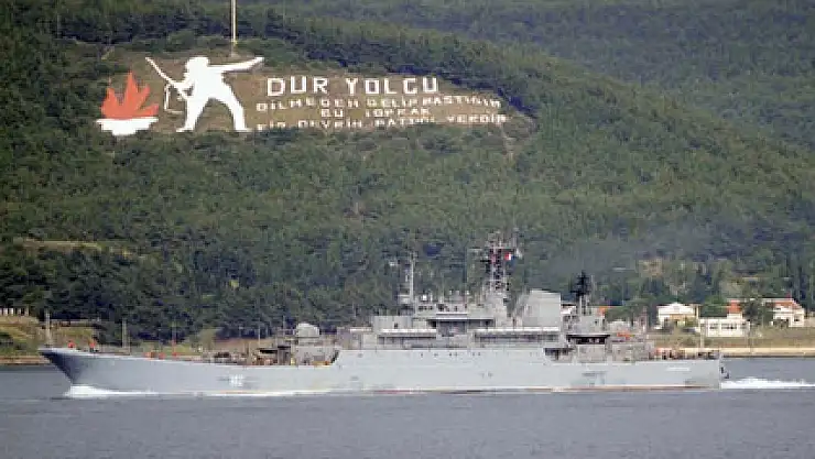 Rus savaş gemisi Çanakkale Boğazından geçti