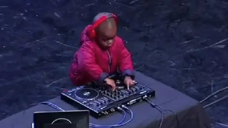 4 yaşındaki DJ görenleri şaşırttı