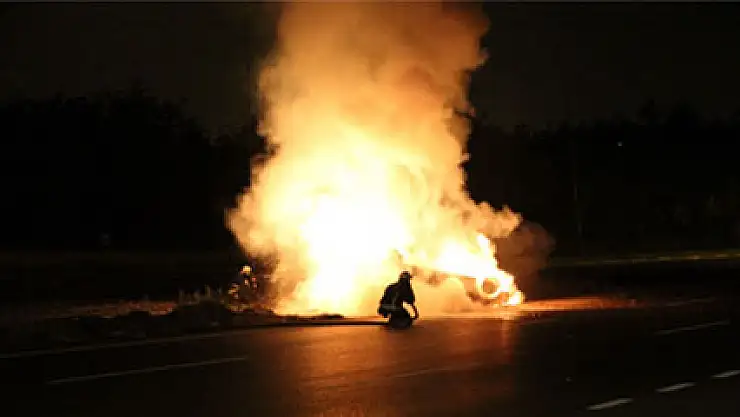 Alev topuna dönen araçta bir tek Kuran-ı Kerim yanmadı!