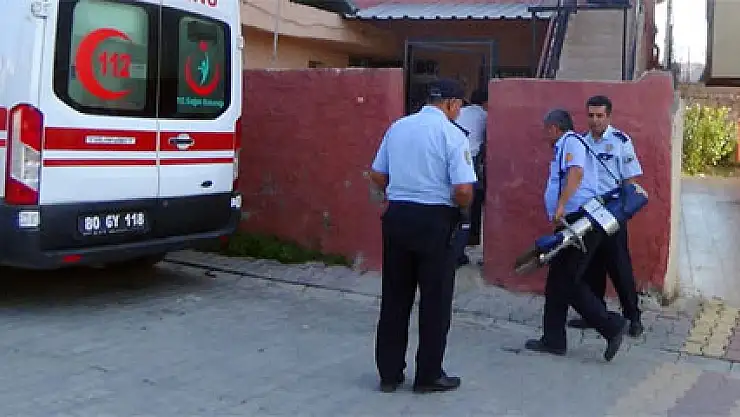 Evde kilitli kaldı kendisini kurtaranlara çıkıştı