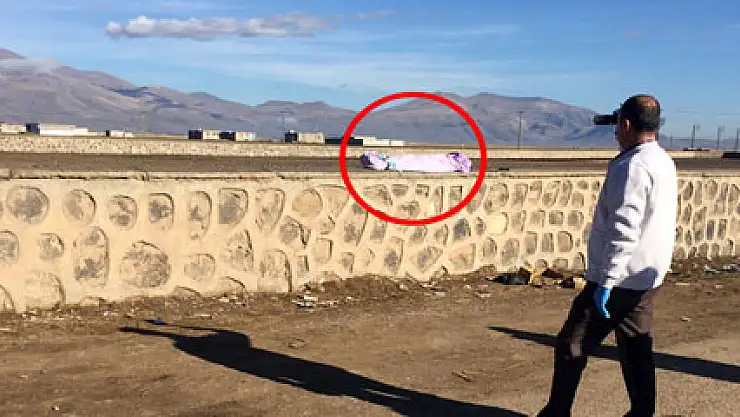 Duvar üzerinde erkek çocuğuna ait bir ceset bulundu