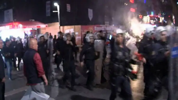 Ankara'da yasadışı pankart gerginliği