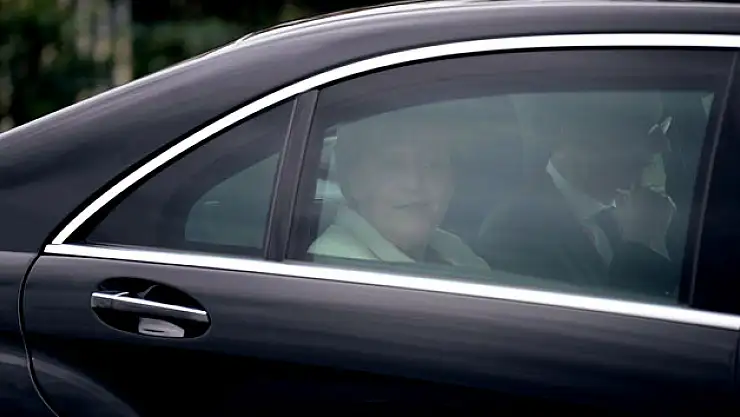 Davutoğlu-Merkel görüşmesi başladı