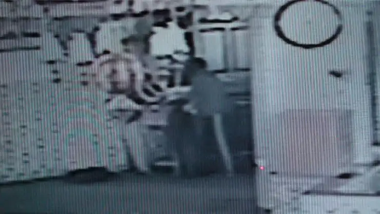 İmamın odasındaki bilgisayarı çaldılar