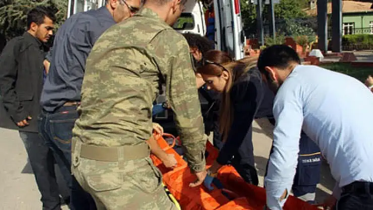 Yaralıya ilk müdahaleyi asker yaptı