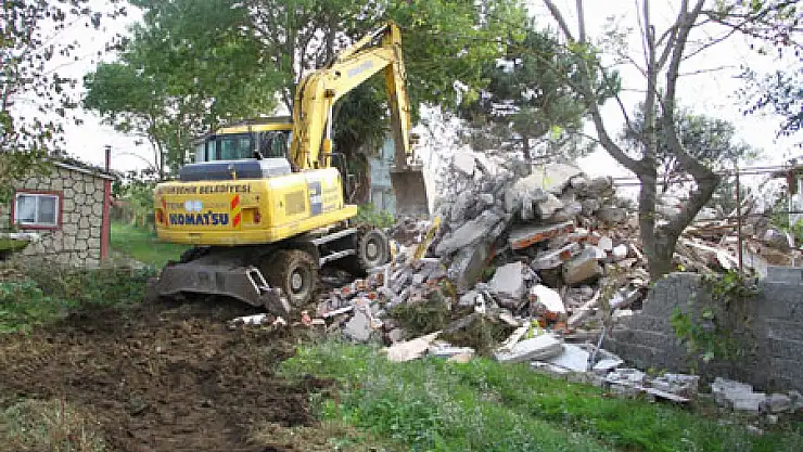 Kuş Cenneti'nde Yıkımlar Devam Ediyor