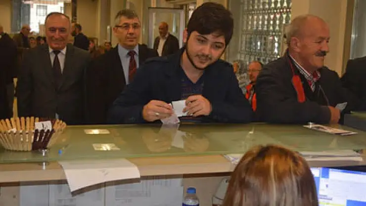 PTT, 175. yılında 175. müşterisine altın hediye etti