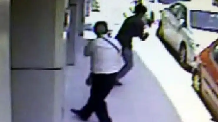 Önce güvenlik kamerasına sonra polise yakalandı