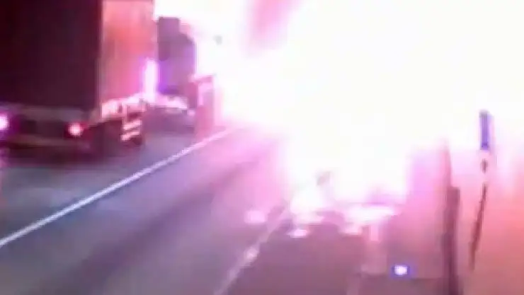 Tünelde bir anda alev topuna döndü